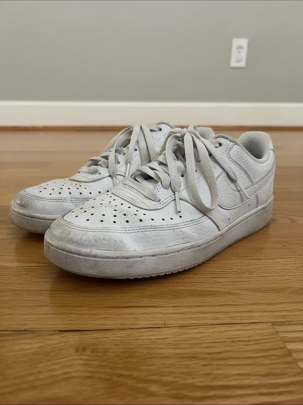 White Low-Top Nike Sneakers